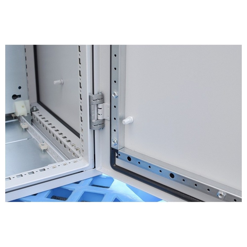 Freestanding enclosure gasket and hinge detail